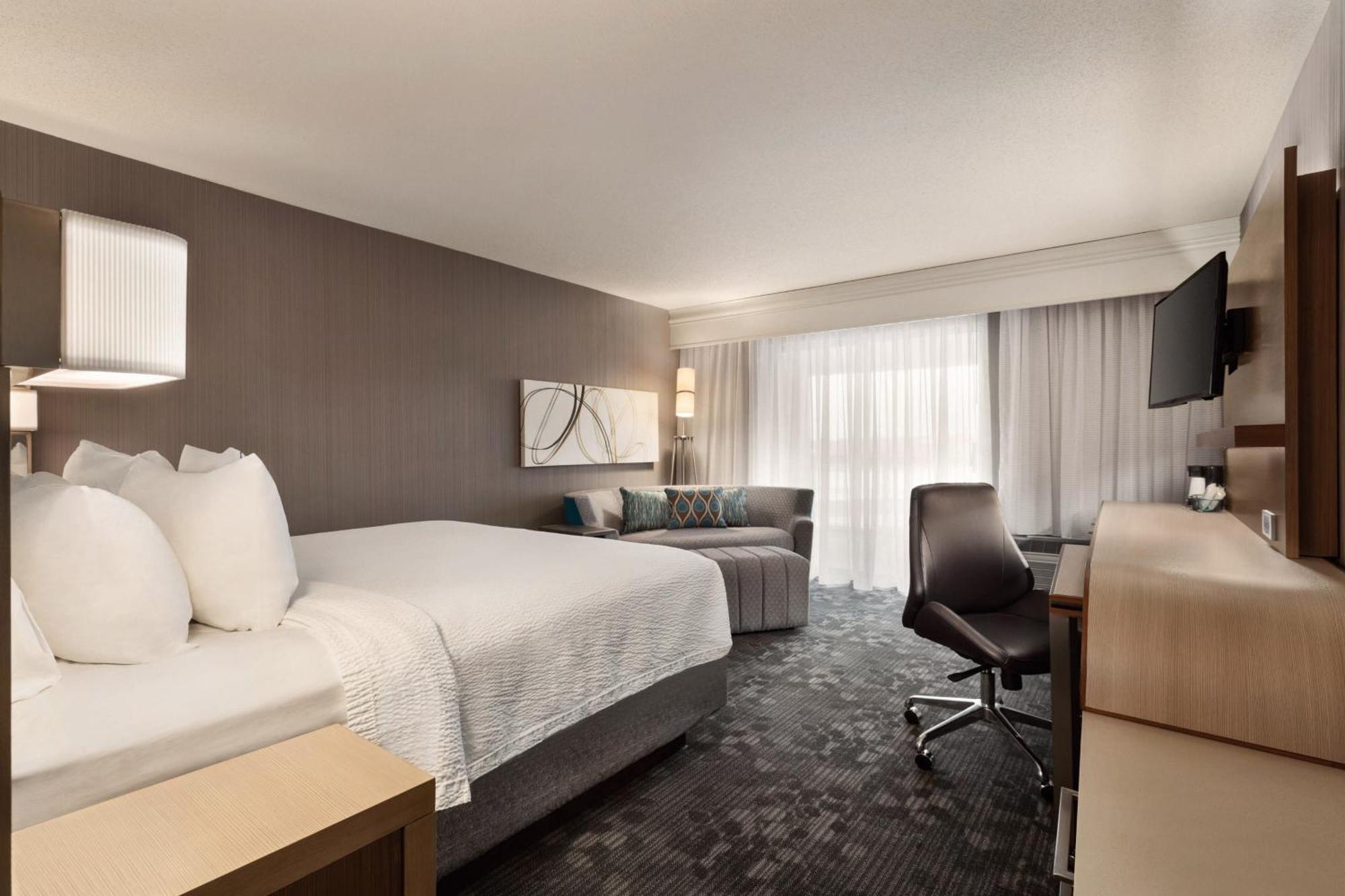 Courtyard By Marriott Topeka Exterior foto